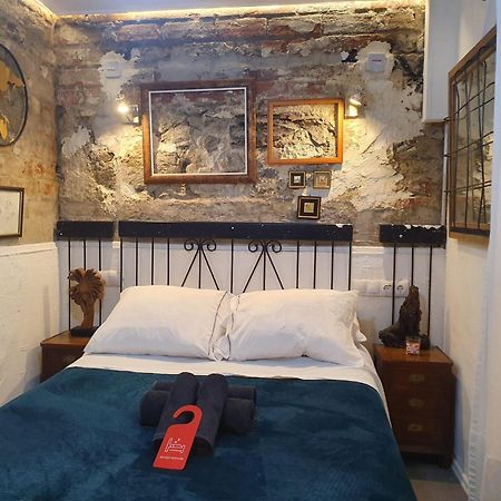 Studio Or Rooms With Private Bathroom Or Rooms With Shared Bathroom Барселона Экстерьер фото