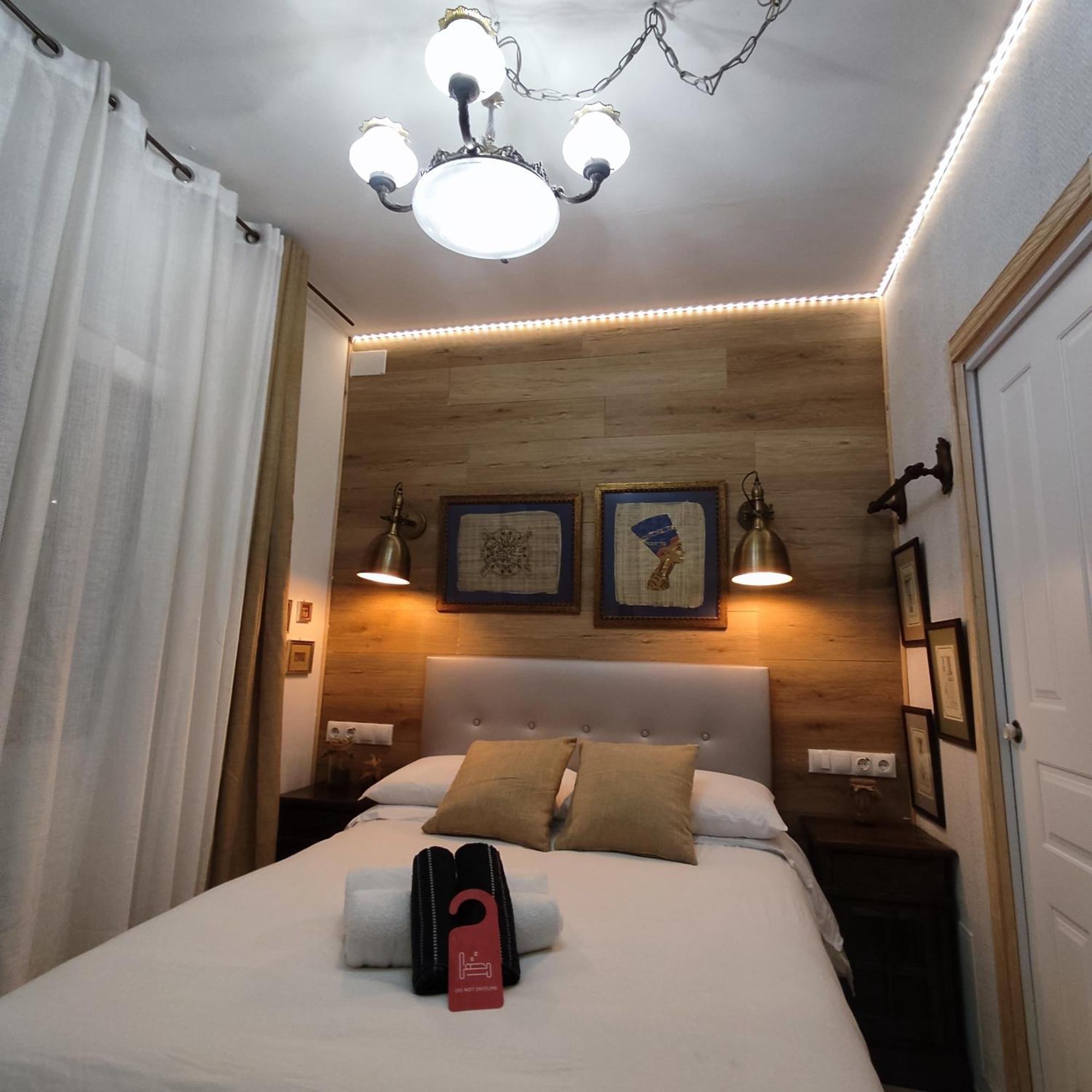 Studio Or Rooms With Private Bathroom Or Rooms With Shared Bathroom Барселона Экстерьер фото