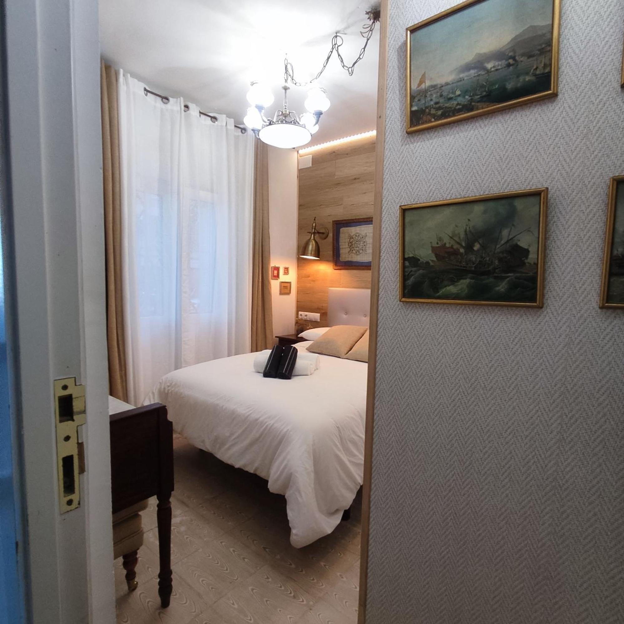 Studio Or Rooms With Private Bathroom Or Rooms With Shared Bathroom Барселона Экстерьер фото