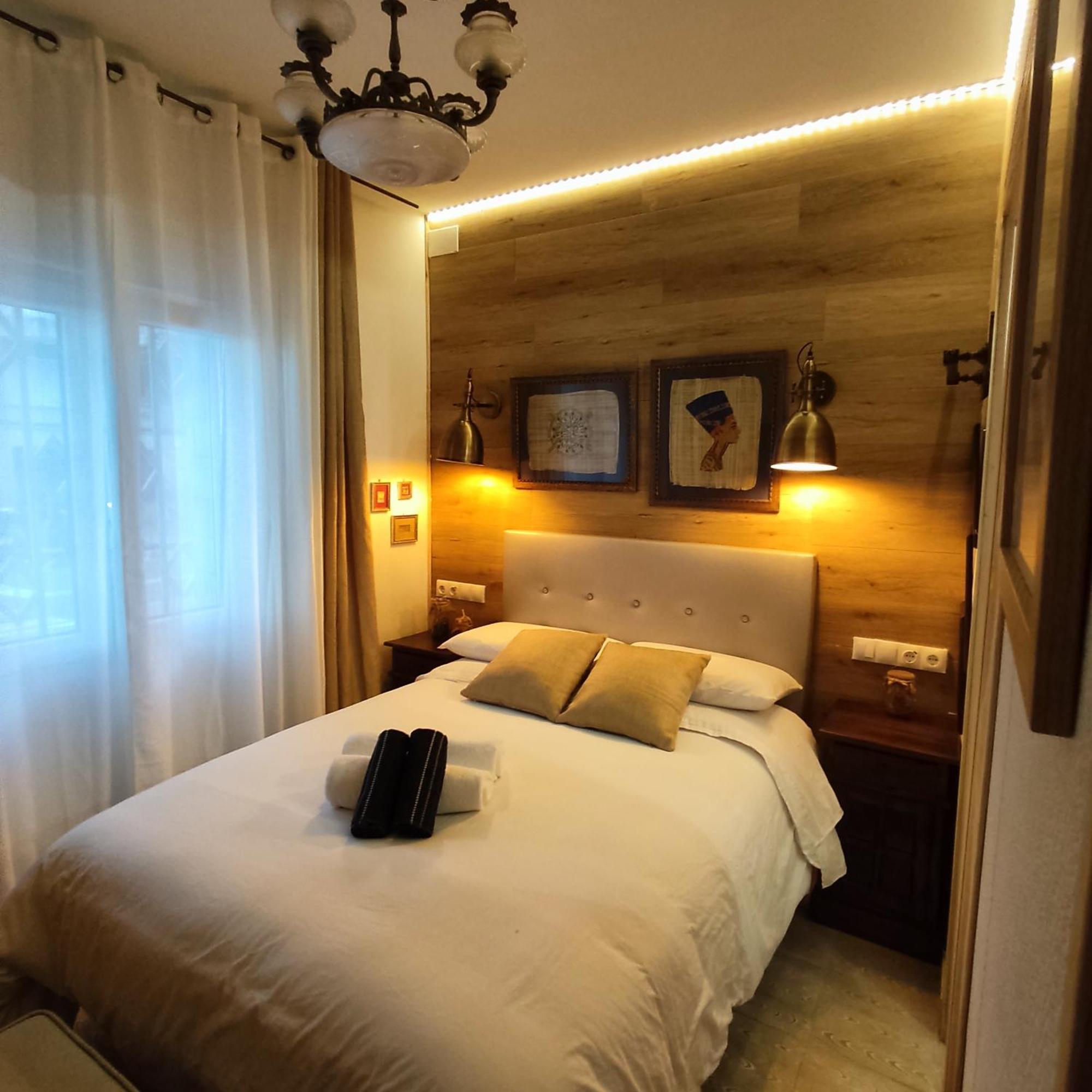Studio Or Rooms With Private Bathroom Or Rooms With Shared Bathroom Барселона Экстерьер фото