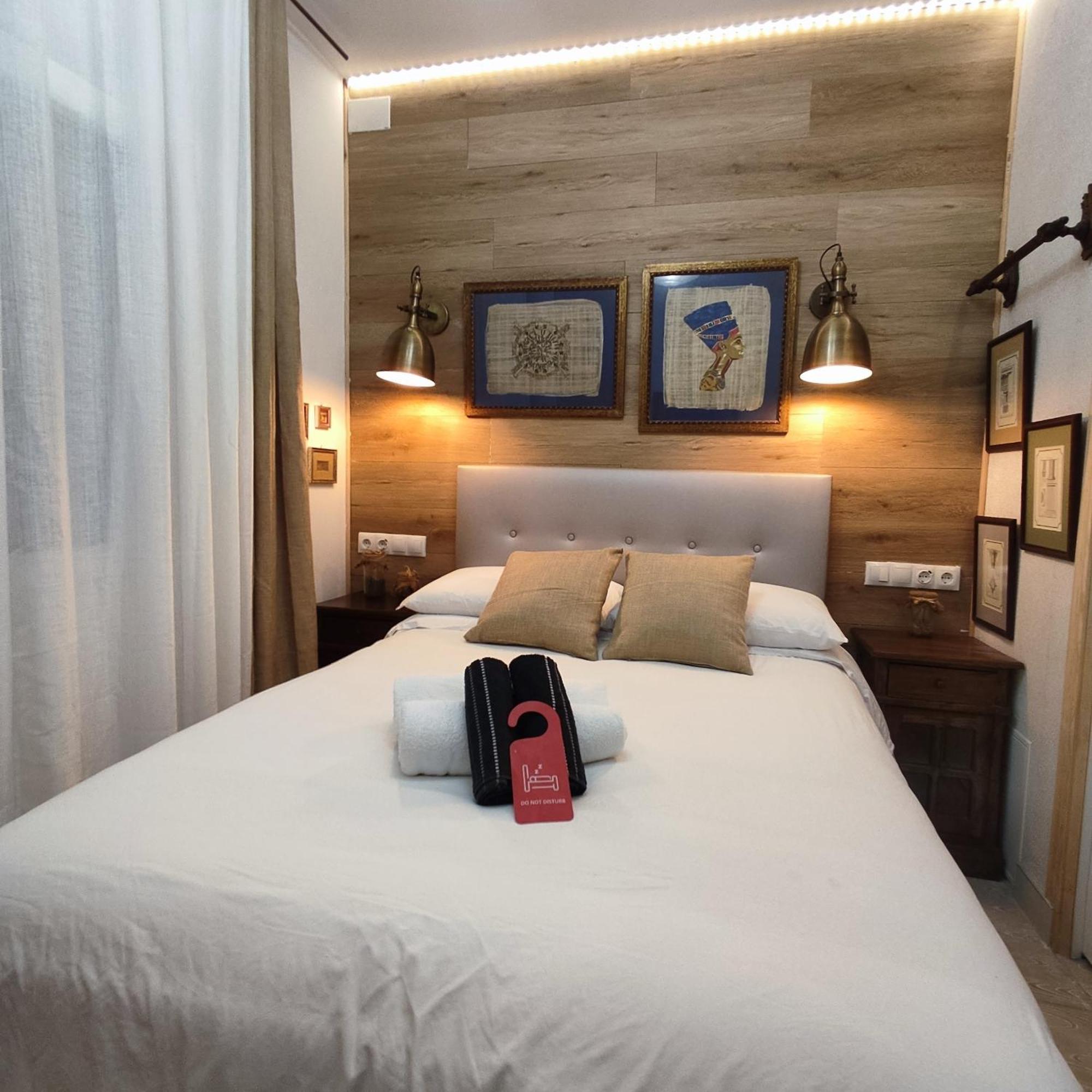 Studio Or Rooms With Private Bathroom Or Rooms With Shared Bathroom Барселона Экстерьер фото
