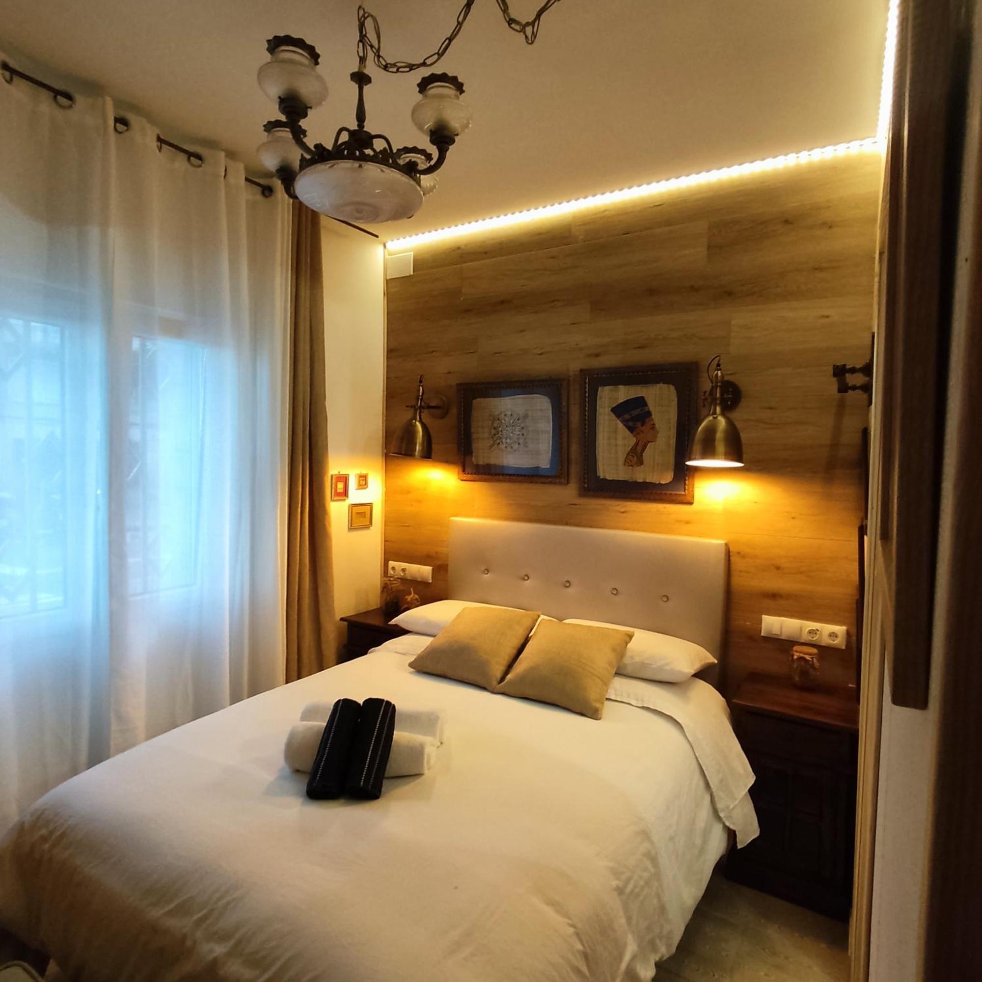Studio Or Rooms With Private Bathroom Or Rooms With Shared Bathroom Барселона Экстерьер фото