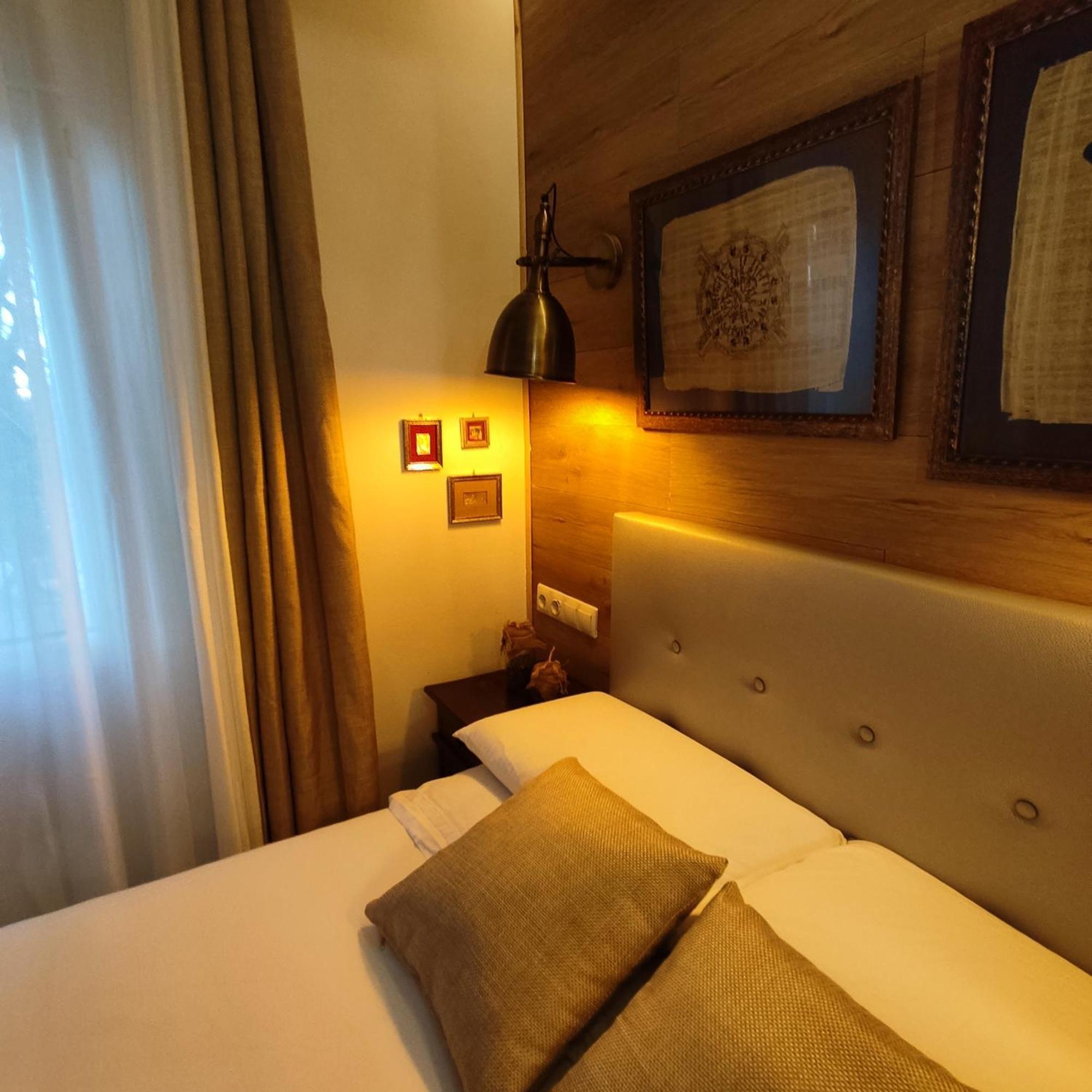 Studio Or Rooms With Private Bathroom Or Rooms With Shared Bathroom Барселона Экстерьер фото