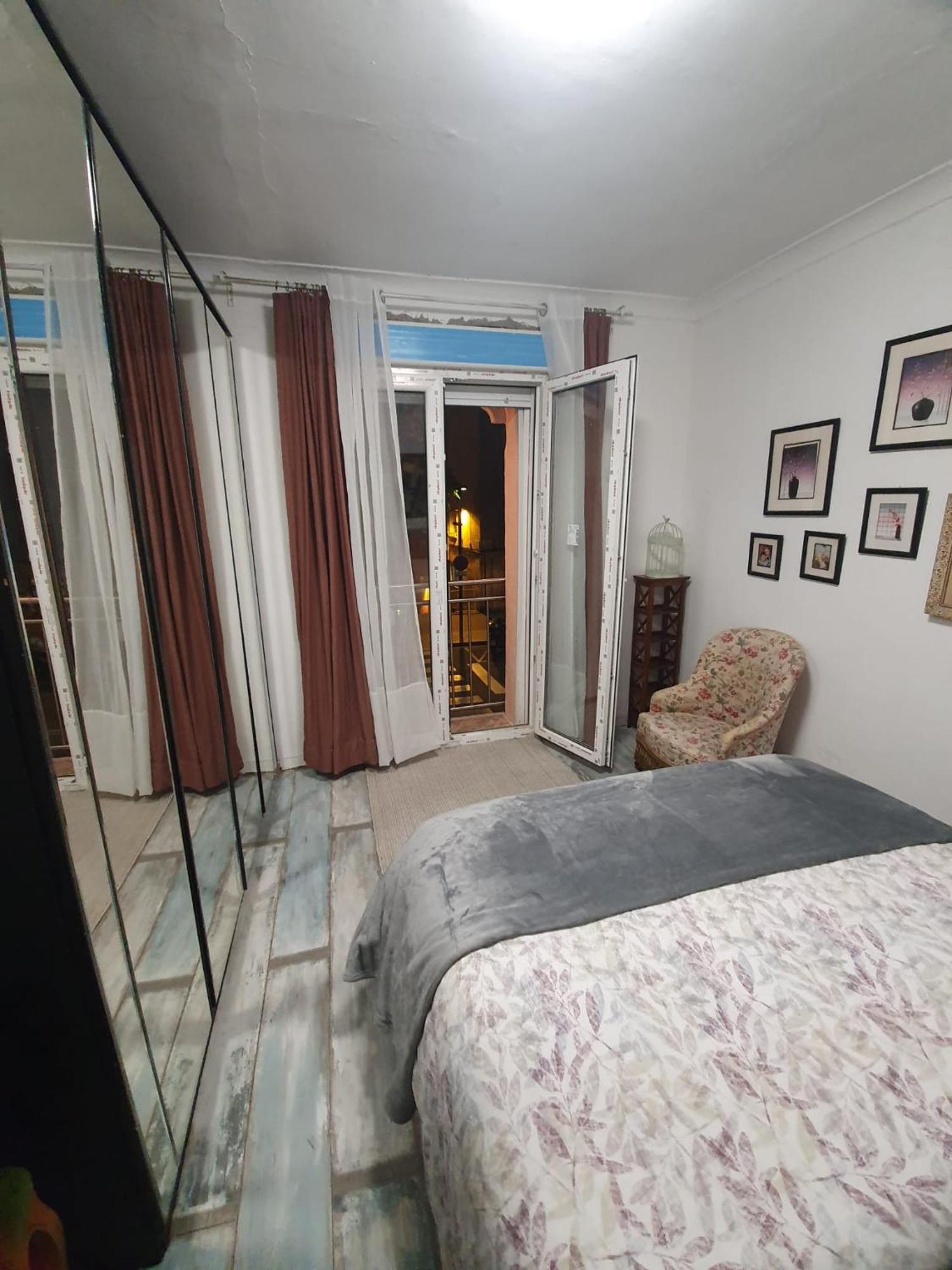 Studio Or Rooms With Private Bathroom Or Rooms With Shared Bathroom Барселона Экстерьер фото