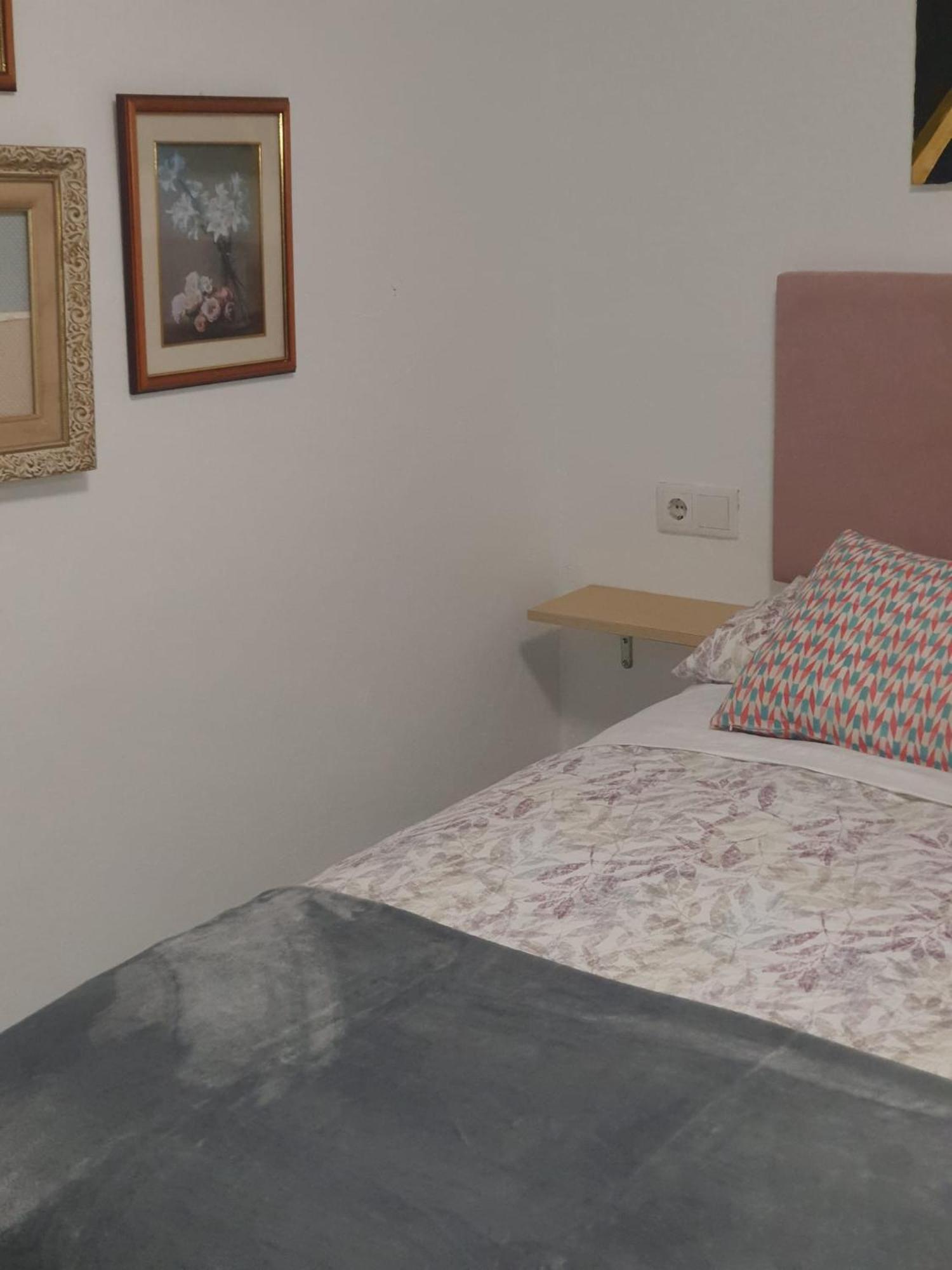 Studio Or Rooms With Private Bathroom Or Rooms With Shared Bathroom Барселона Экстерьер фото