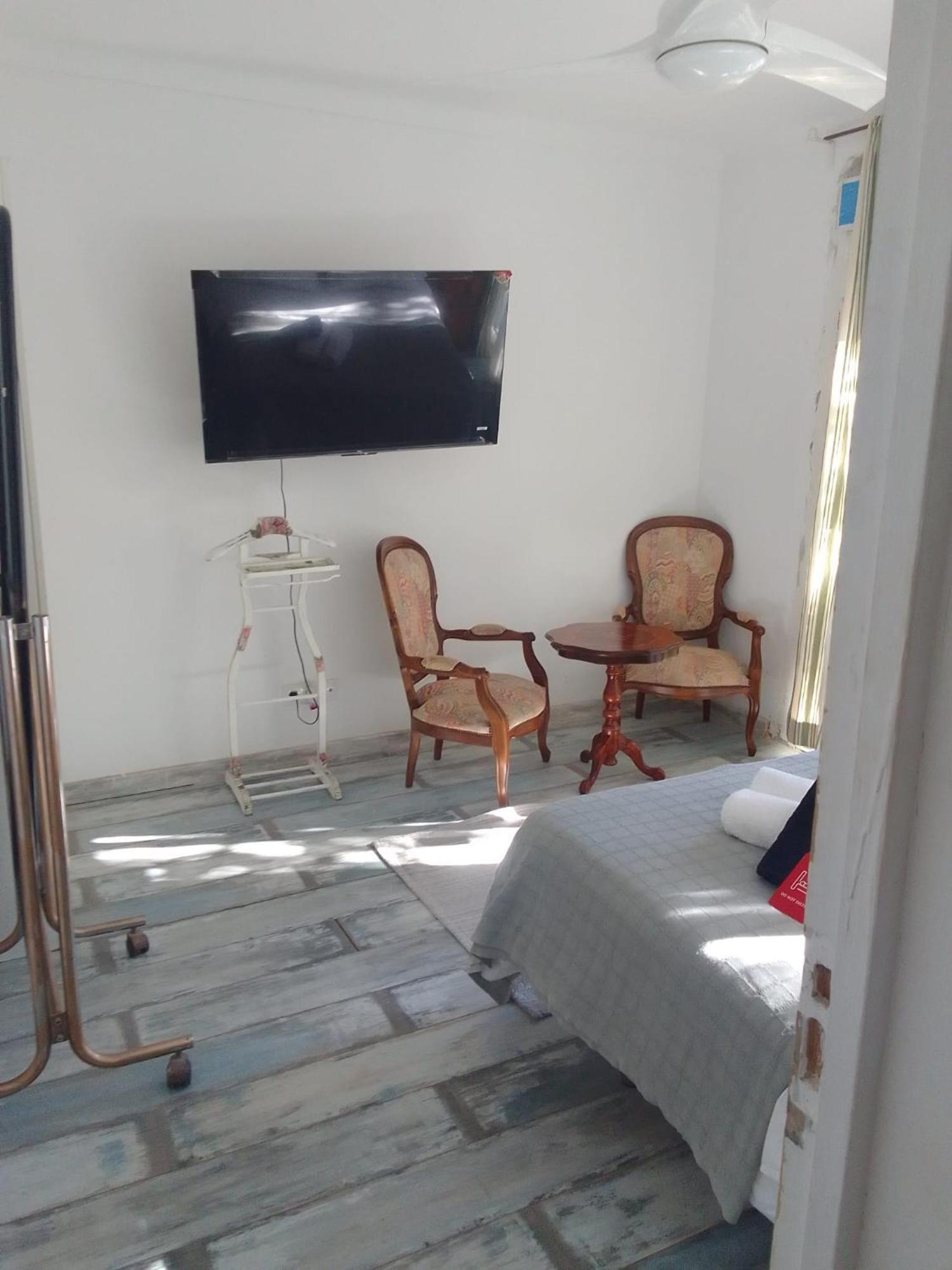 Studio Or Rooms With Private Bathroom Or Rooms With Shared Bathroom Барселона Экстерьер фото