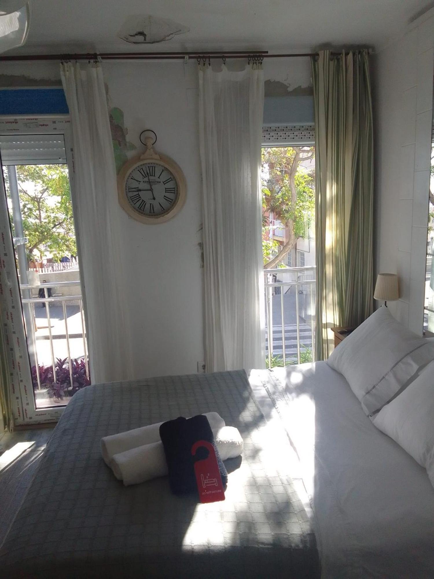 Studio Or Rooms With Private Bathroom Or Rooms With Shared Bathroom Барселона Экстерьер фото