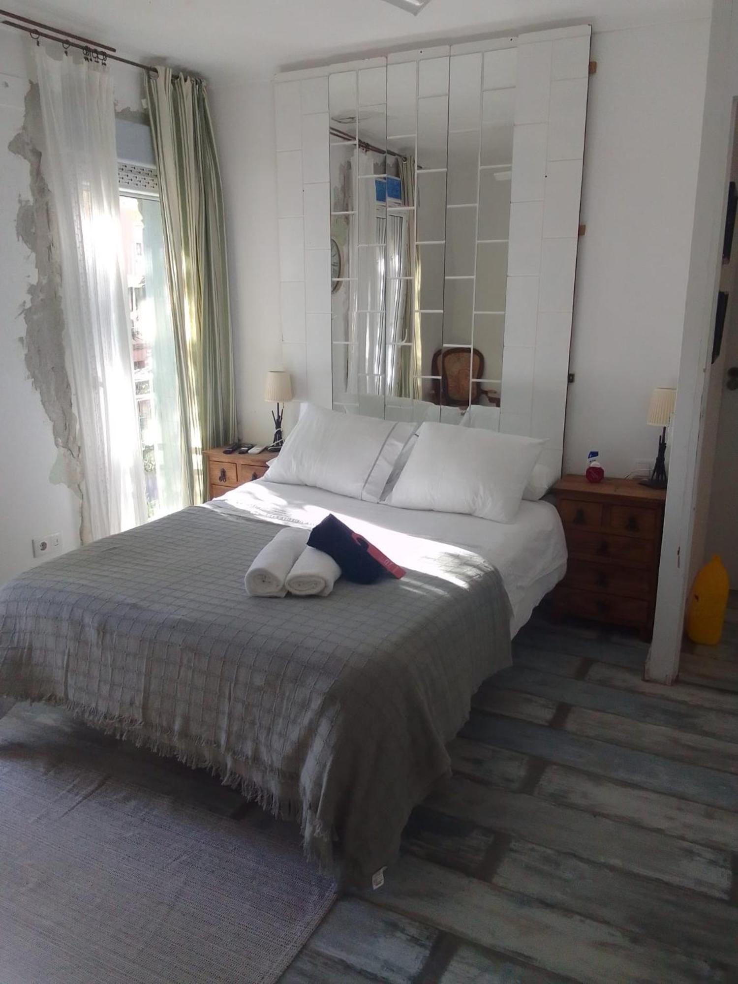 Studio Or Rooms With Private Bathroom Or Rooms With Shared Bathroom Барселона Экстерьер фото