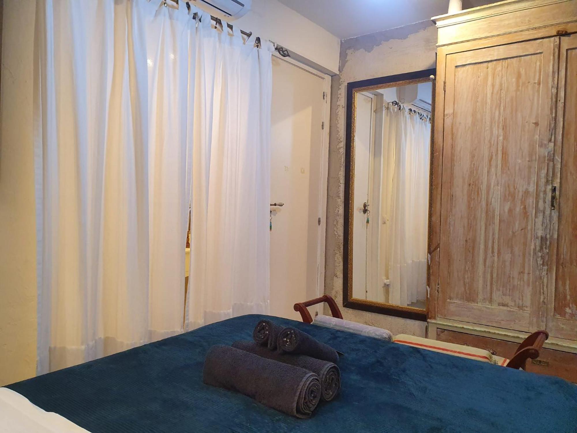 Studio Or Rooms With Private Bathroom Or Rooms With Shared Bathroom Барселона Экстерьер фото