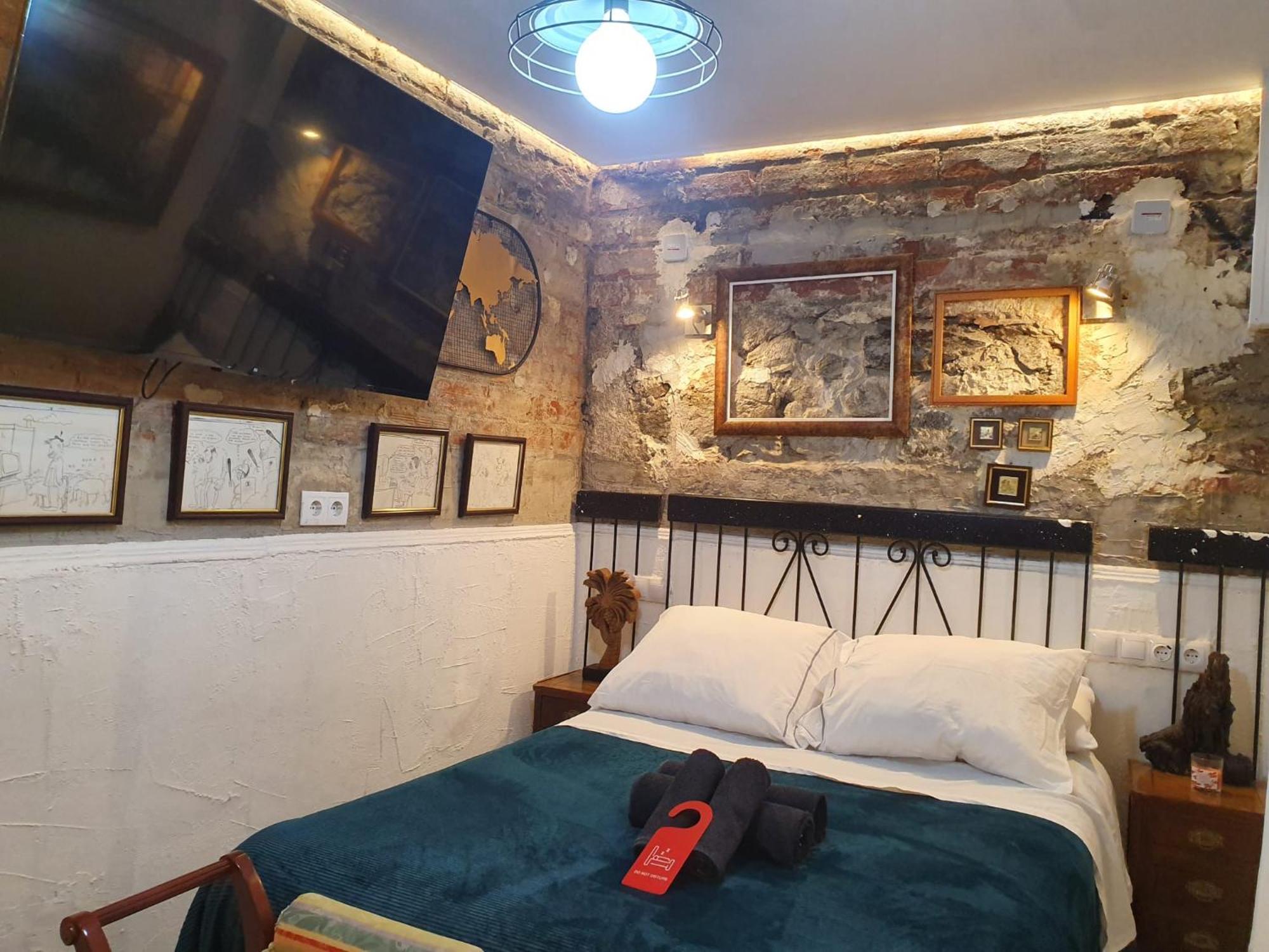 Studio Or Rooms With Private Bathroom Or Rooms With Shared Bathroom Барселона Экстерьер фото
